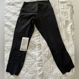 NWT lululemon Wunder under HR crop 23”
Size 8